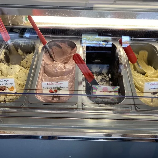 Gelato display